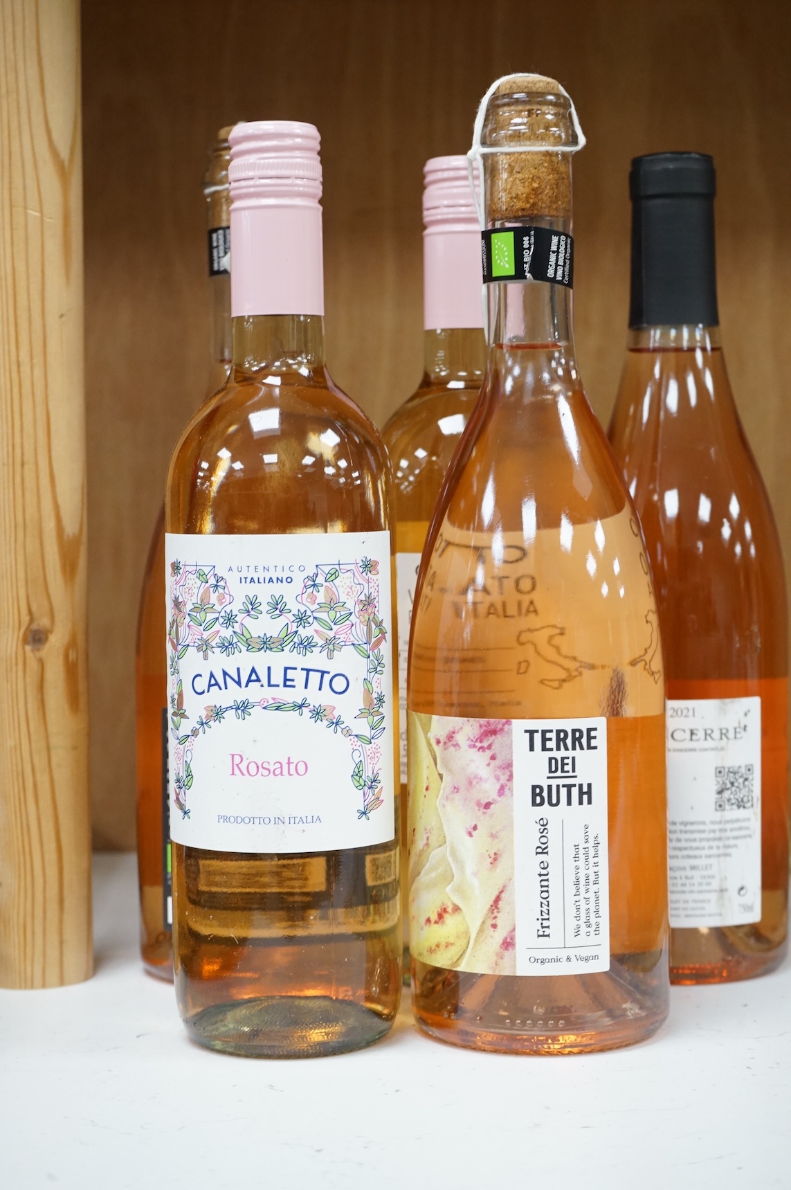 Eight bottles of rosé wine to include Sancerre